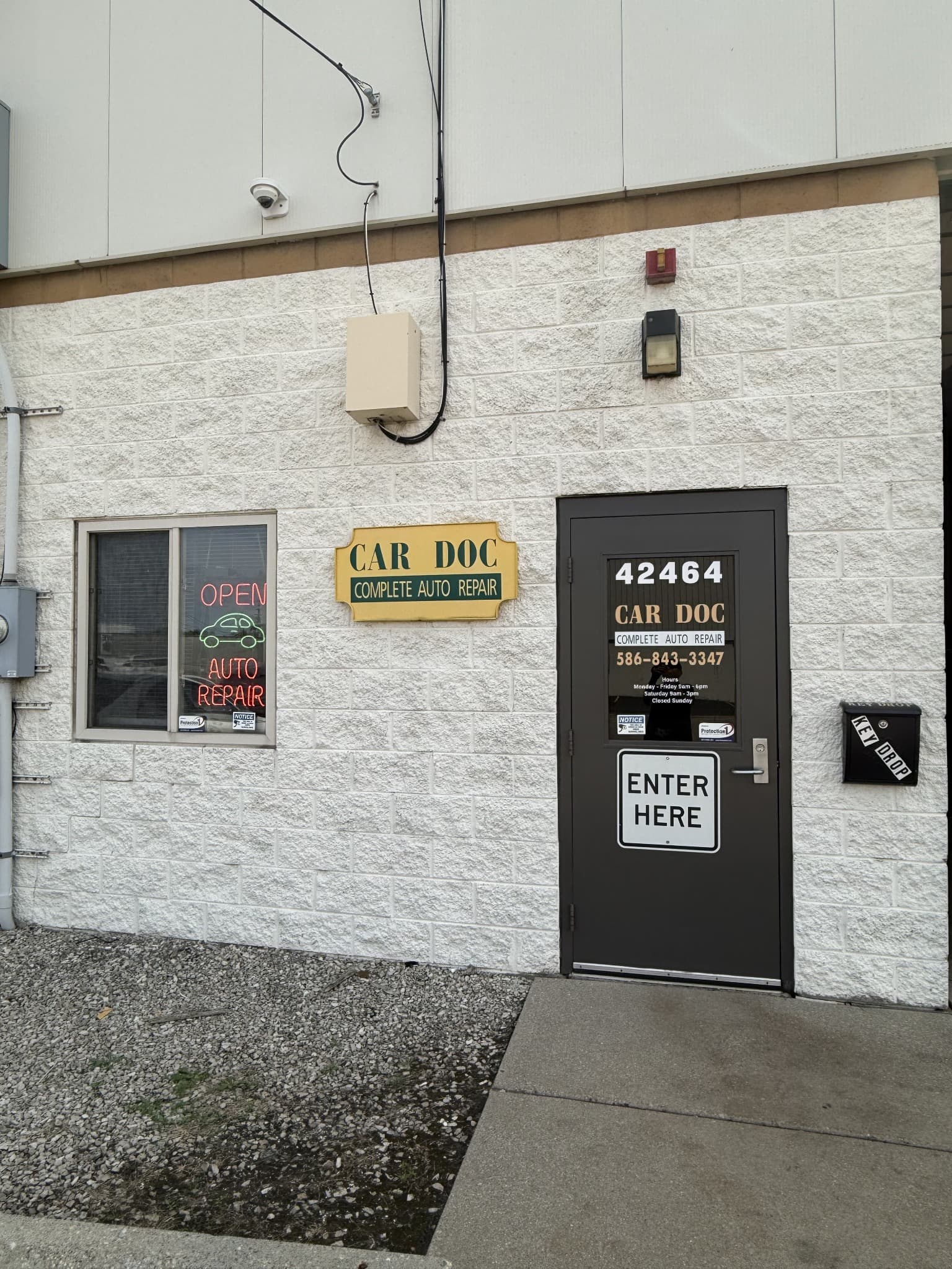 Customer entrance at the Car Doc shop
